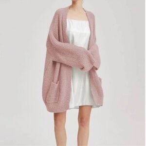 Cozy Open-Front Pink Cardigan with Patch Pockets